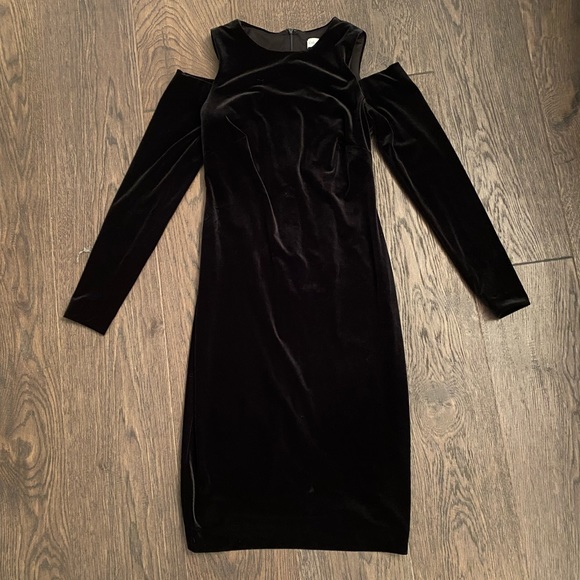 Calvin Klein- cold shoulder velvet dress - Picture 2 of 5
